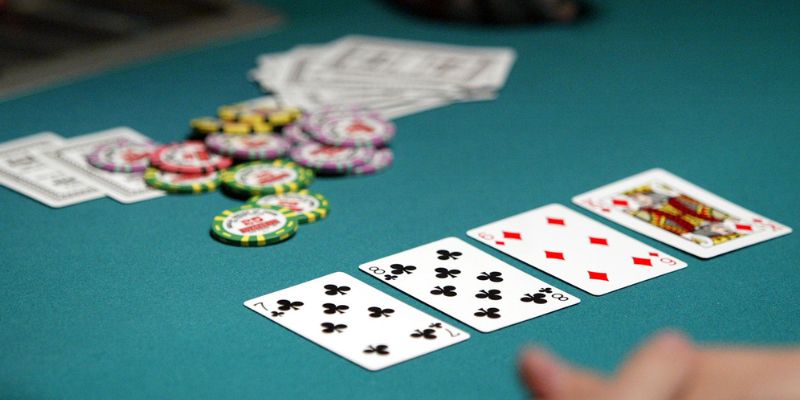 Hướng dẫn cách chơi Baccarat ở giai đoạn chia bài đầu